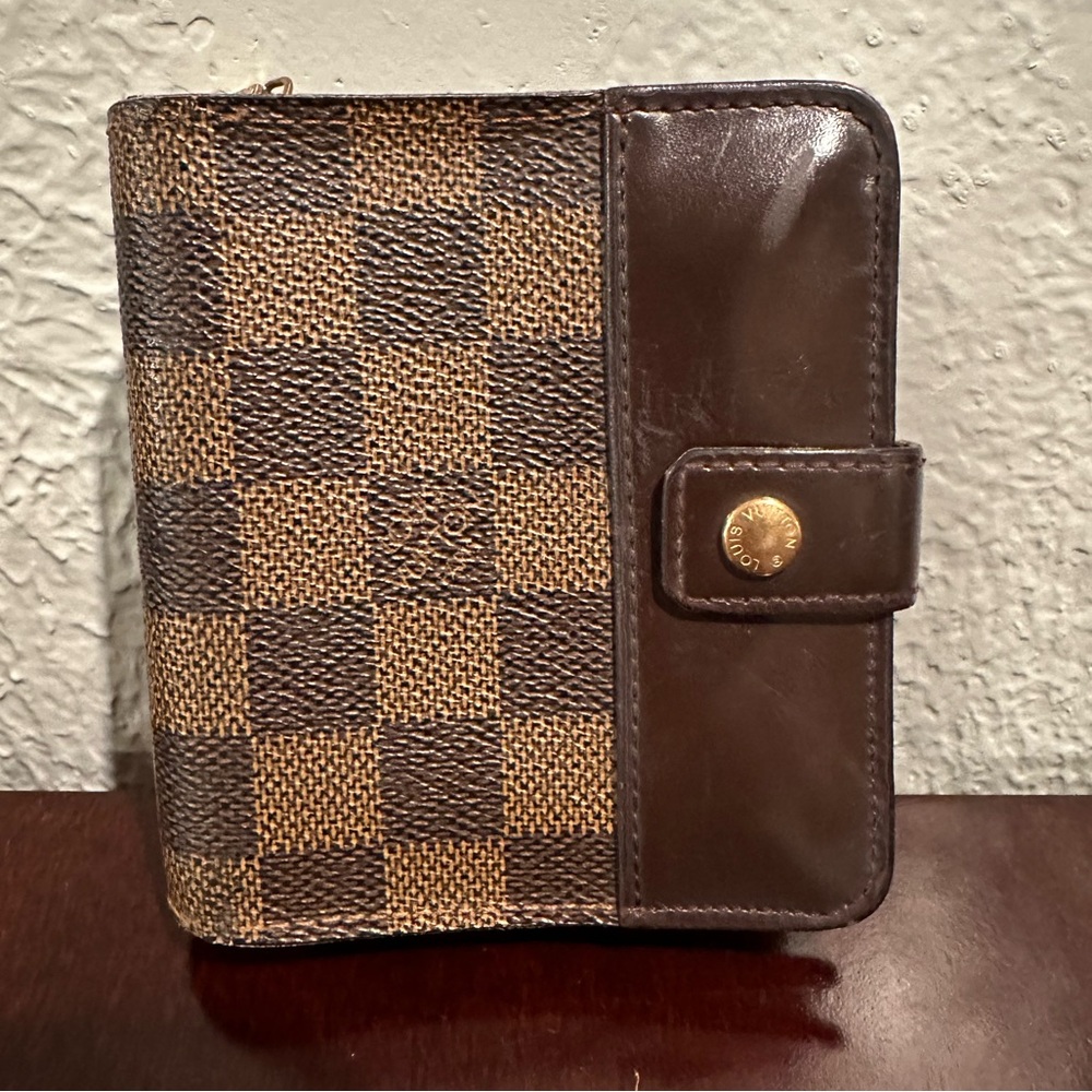 LV WALLET